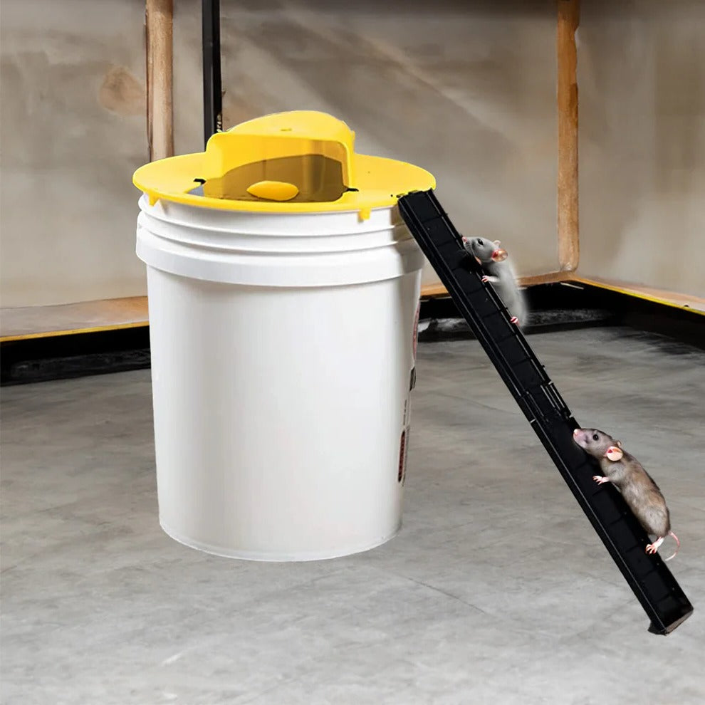 Bucket Trap Cover with Automatic Reset and Dual Ladders for 5-Gallon Rodent Capture
