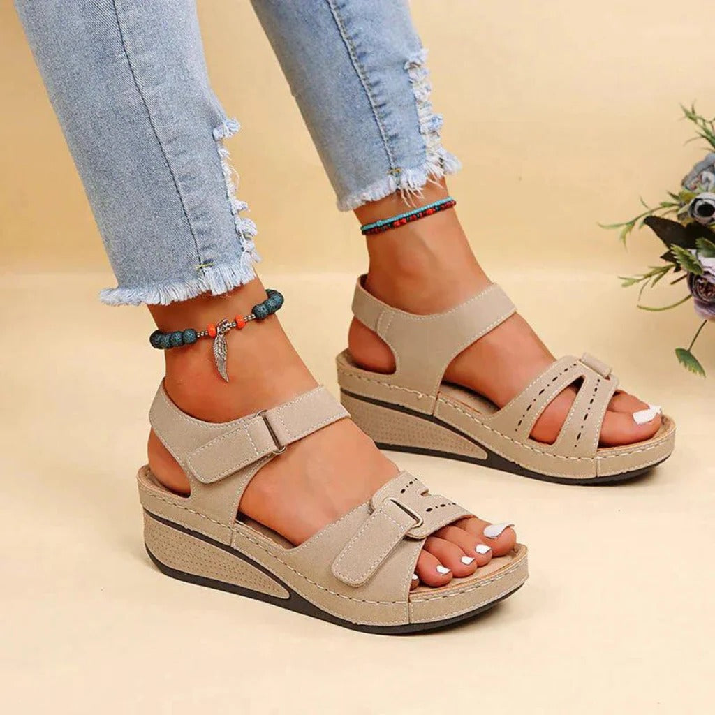 Women's Sandals with Contoured Arch Support and Adjustable Straps, Breathable Design