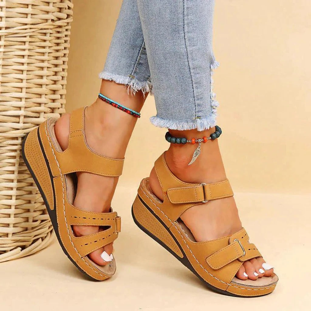 Women's Sandals with Contoured Arch Support and Adjustable Straps, Breathable Design