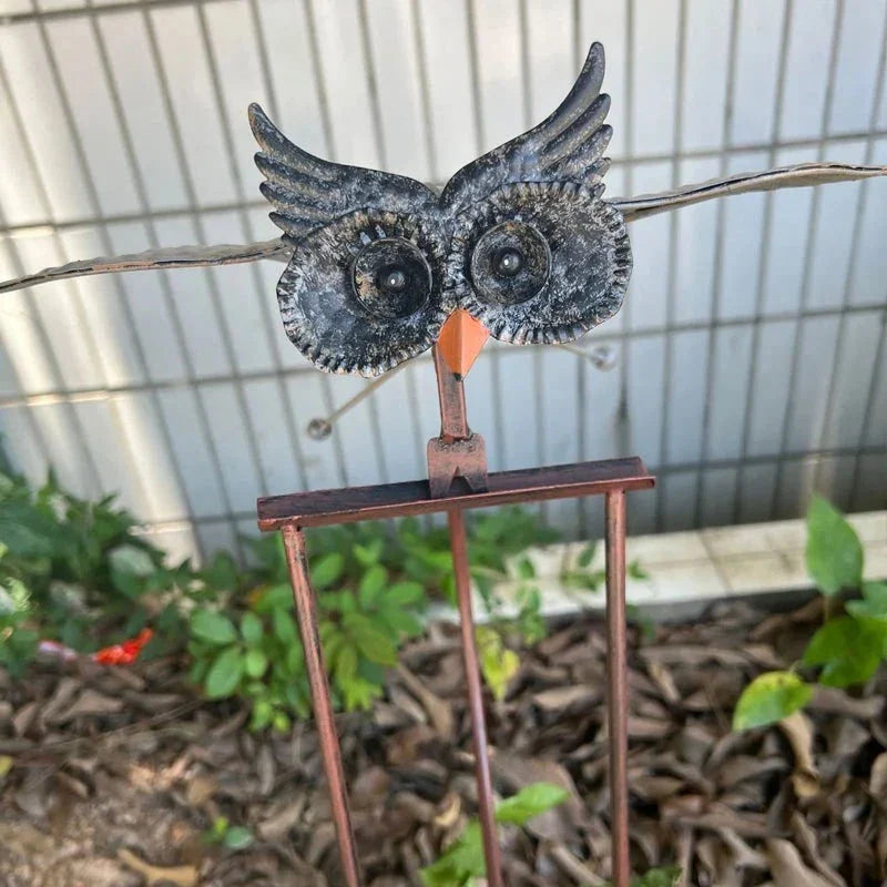 Wind Activated Metal Bird Garden Decoration with Flapping Wings and Ground Stake