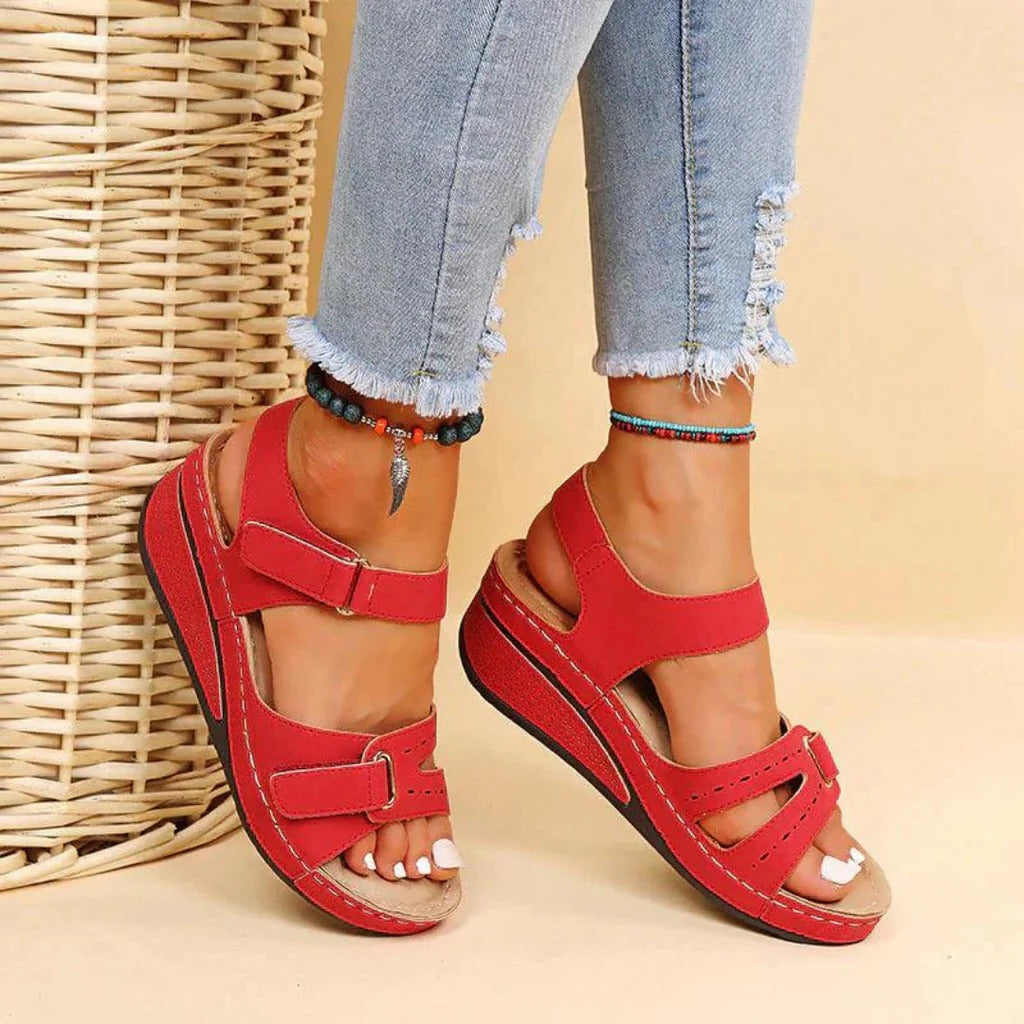 Women's Sandals with Contoured Arch Support and Adjustable Straps, Breathable Design