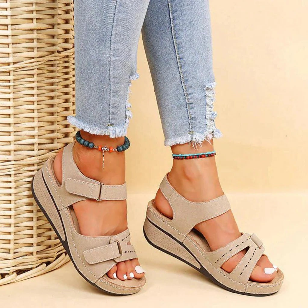 Women's Sandals with Contoured Arch Support and Adjustable Straps, Breathable Design