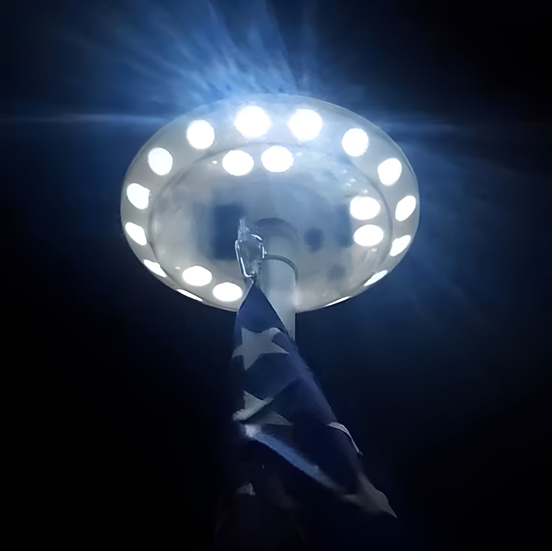 Solar Flagpole Light with 26 White LEDs and Automatic Dusk Sensor, 12-Hour Runtime