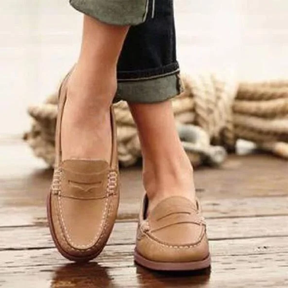 Women's Vintage Slip-On Loafers with Round Toe and Low Heel, All-Season Casual